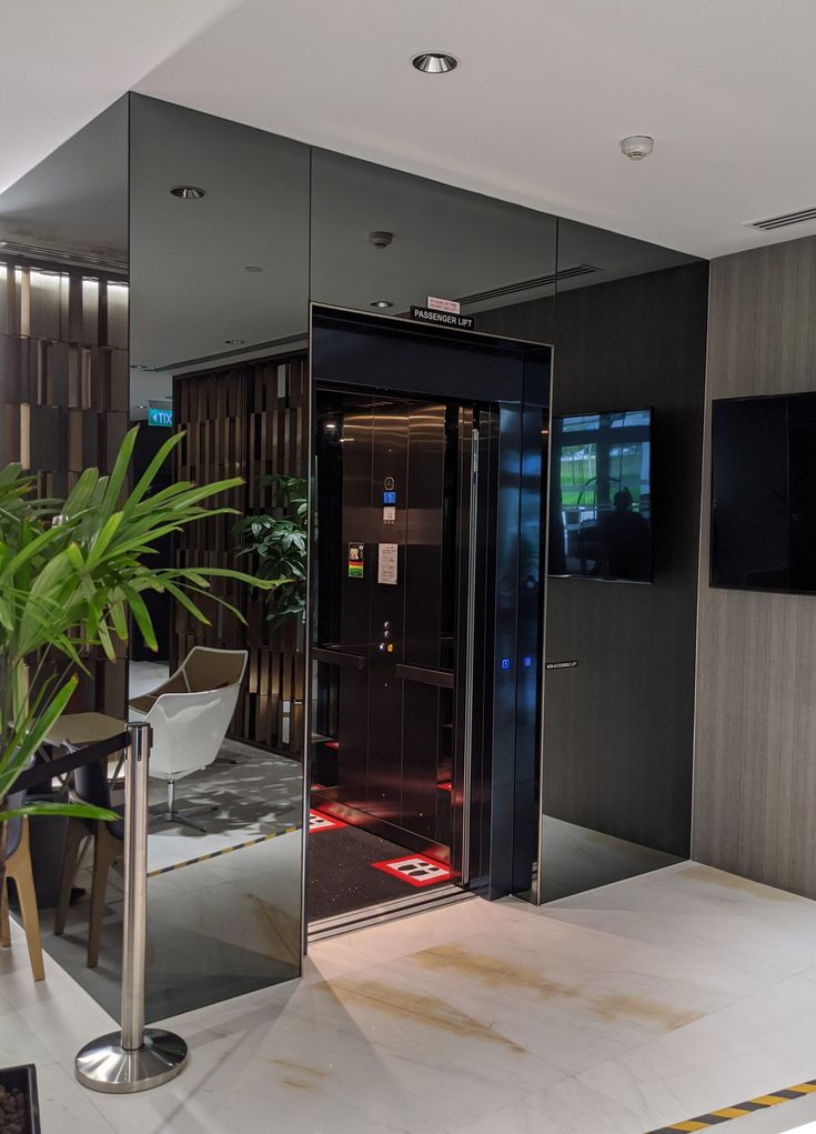 Tấm inox gương đen trang trí thang máy