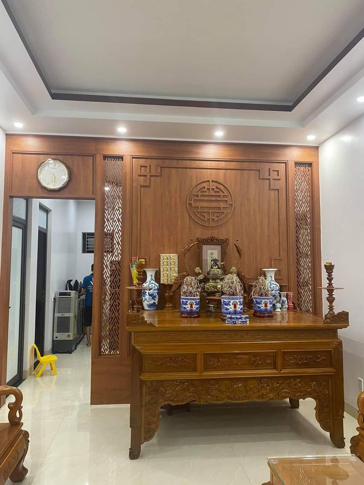 Không gian phòng thờ trang trí tấm ốp giả gỗ