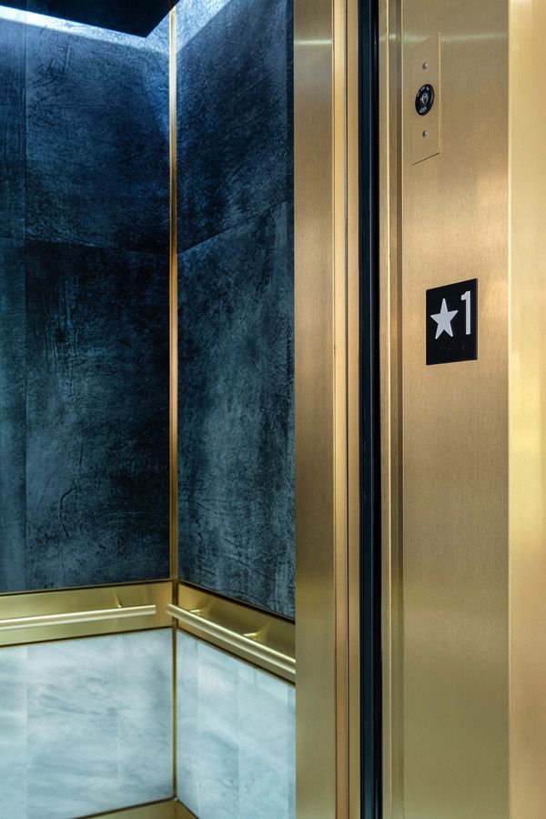 Tấm inox trang trí thang máy
