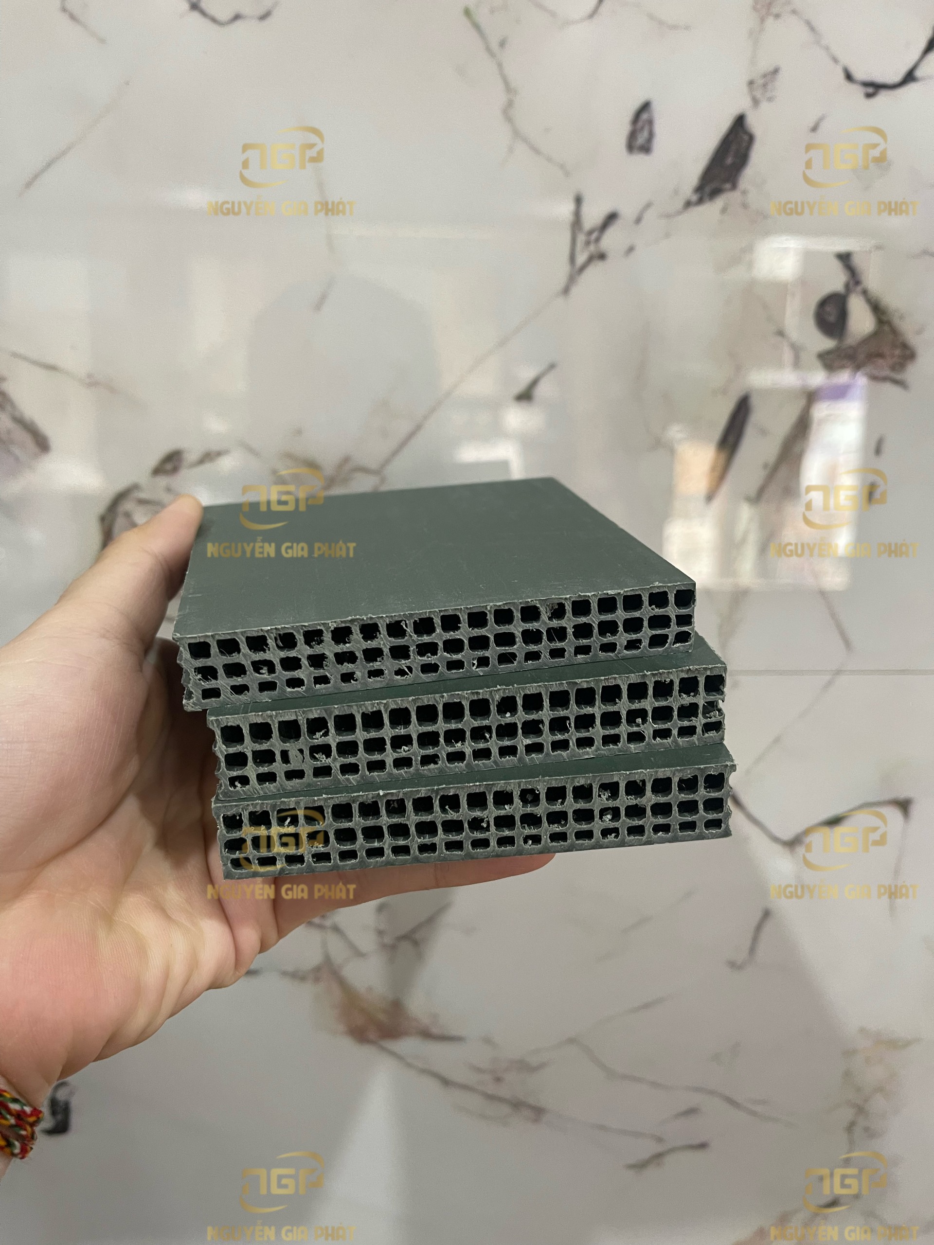 Tấm ốp nhựa coppha lót sàn hồ cá