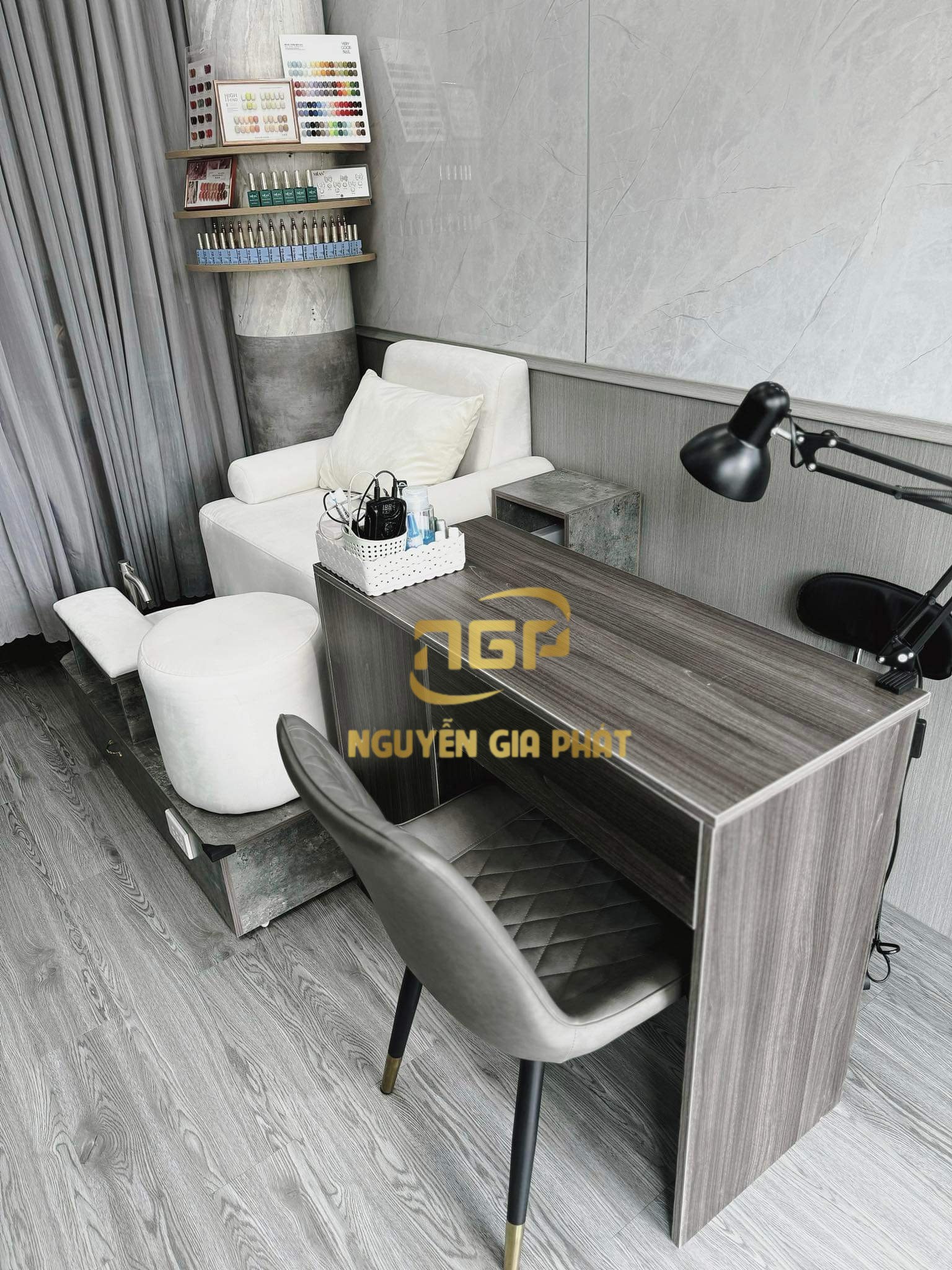 Trang trí tiệm nail