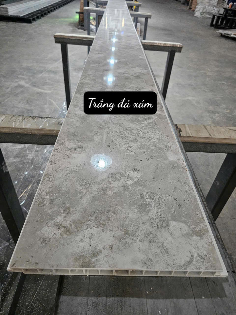sàn chịu lực trong nhà vân đá xám